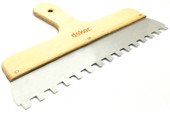 Getande troffel gebogen houten handvat 8×8 mm 15 cm