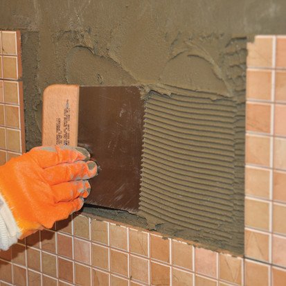 NOTCHED SPREADER   Wooden Handle V Notched